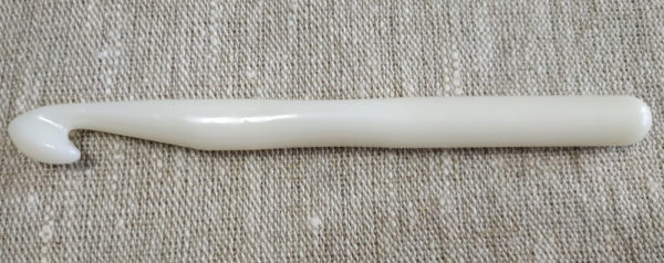 крючок для вязания пластиковый 12 мм